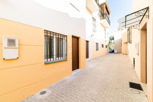 Rolando House, Free Parking