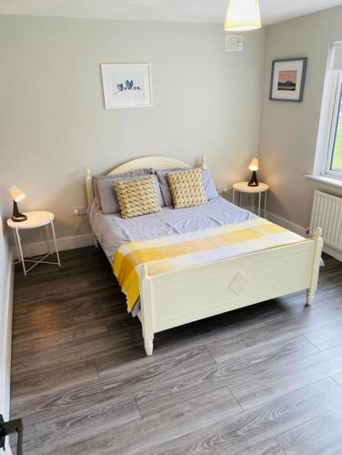 Postel nebo postele na pokoji v ubytování Bay Area House, Spiddal