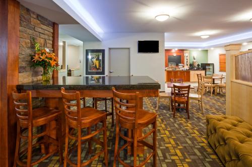The lounge or bar area at AmericInn by Wyndham Sibley
