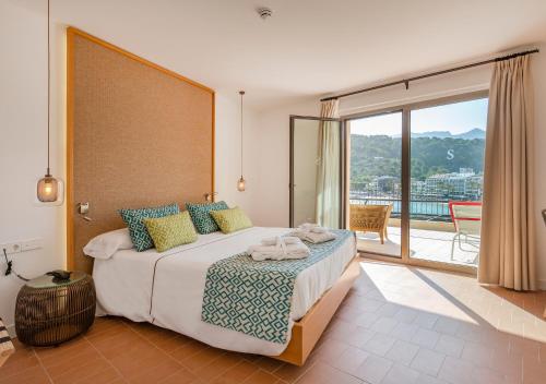 A bed or beds in a room at Pure Salt Port de Sóller
