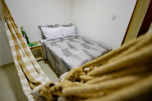 a bedroom with a bed and a hammock at APTO prox UFAM, INPA e DISTRITO in Manaus