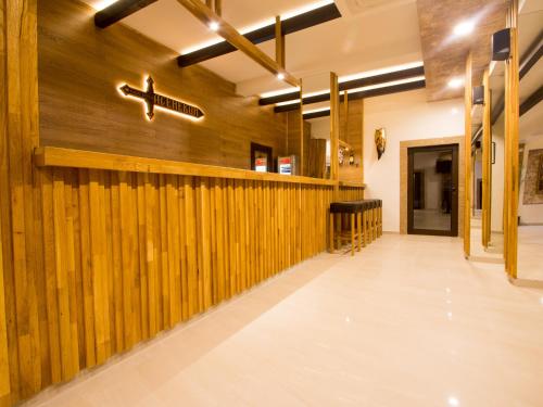 a hallway with a wooden fence in a building at Park Hotel Asenevtsi in Veliko Tŭrnovo