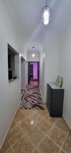 TV a/nebo společenská místnost v ubytování Airport Apartment - Fully Equipped & Air Conditioned, Close to Airport