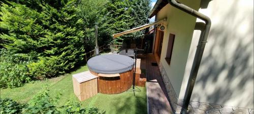 an outdoor hot tub on the side of a house at Elitní wellness penzion U Dvou jedlí v srdci Českého ráje in Turnov