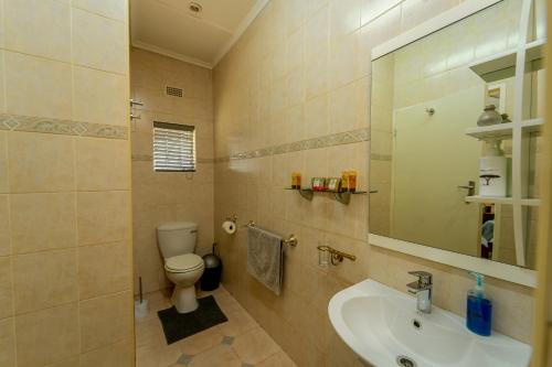 Ванная комната в Zambezi Family Lodge - Rhino Room