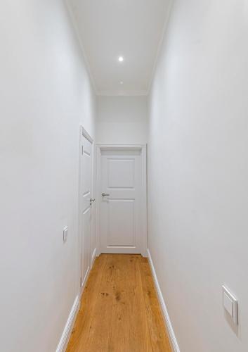 an empty room with a door and a wooden floor at Riverside 1 BD Central Apartment by Hostlovers in Kaunas