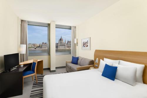 Postel nebo postele na pokoji v ubytování Novotel Budapest Danube