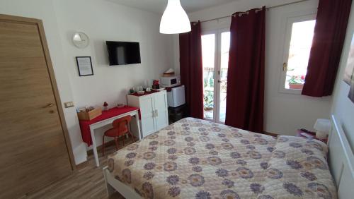 a bedroom with a bed and a desk with a microwave at La Dimora Dei Due Laghi in Calolziocorte