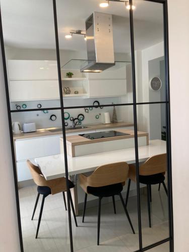 Η κουζίνα ή μικρή κουζίνα στο Apartman SONAS with free private parking