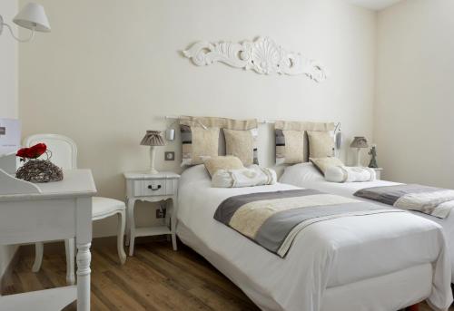 Кровать или кровати в номере Grand Hôtel des Bains SPA