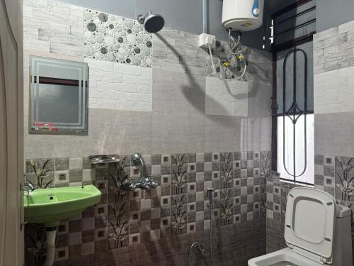 Koupelna v ubytování Aama Home Stay