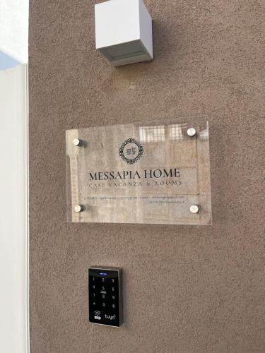 Messapia Homeに飾ってある許可証、賞状、看板またはその他の書類