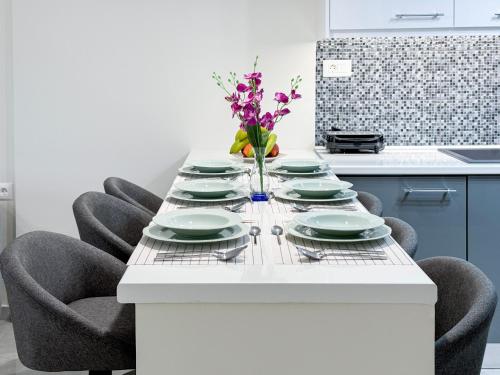 All Seasons Luxury Apartment