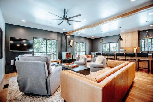 Posezení v ubytování Stunning New Build! Xanadu - Private Luxury Home at Solitude Mountain Resort