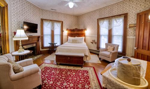 a bedroom with a bed and a living room at Rockwell Falls Inn and Wine Bar in Lake Luzerne