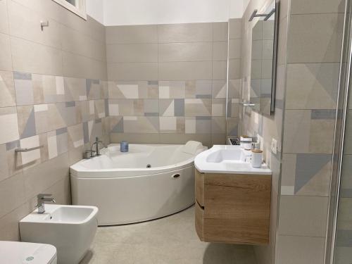 Bilik mandi di Cilento Contemporary House con idromassaggio Jacuzzi®