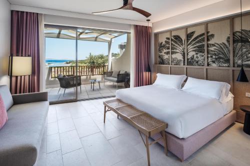 a bedroom with a bed and a living room at Cala Cuncheddi - VRetreats in Murta Maria