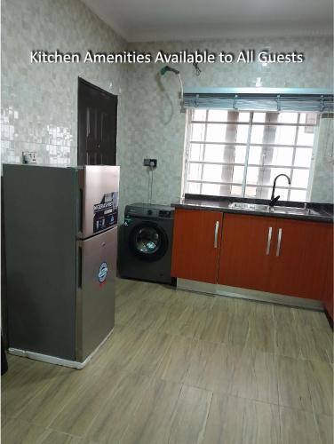 Kuchyň nebo kuchyňský kout v ubytování Cozy Suites