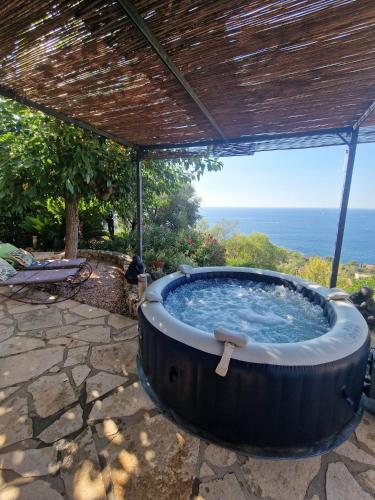 a large hot tub sitting under a pergola at Villa Rubis-vue mer à couper le souflle in Saint-Raphaël