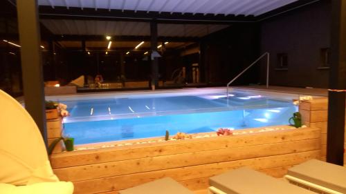 a large swimming pool with aizonsizons at Hotel Giardino in Bibbiena