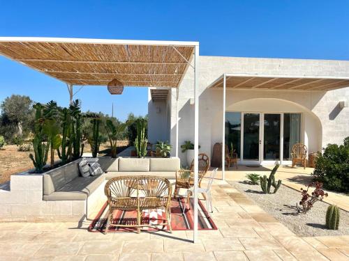 A balcony or terrace at Villa Casa Bianca di Porto Selvaggio