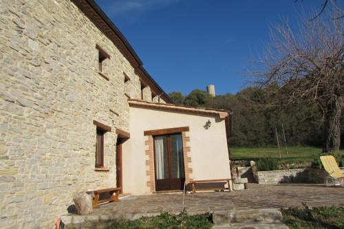 a stone building with a door on the side of it at Il Gelso Room&breakfast in Pennabilli