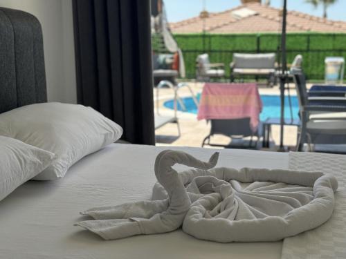 Postel nebo postele na pokoji v ubytování alanya polat holiday village