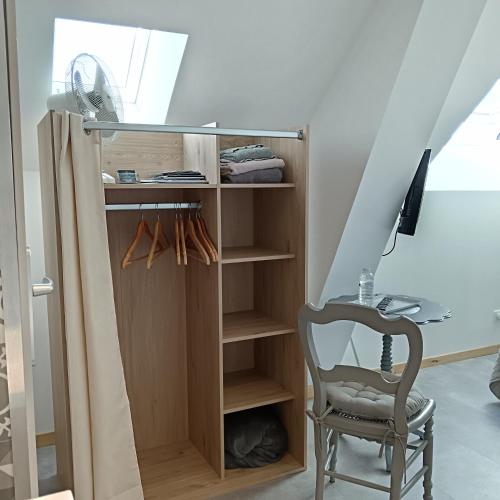 a desk and a chair in a room at L'ancienne forge 3 chambres d'hôtes à l'étage la forge , l'enclume et le marteau in Louvetot