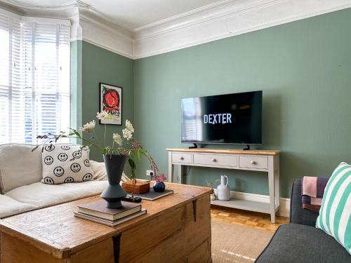 a living room with a couch and a tv at NEW Spacious Family Home with Parking & Garden - Sleeps 6 - Perfect for Families in Canterbury