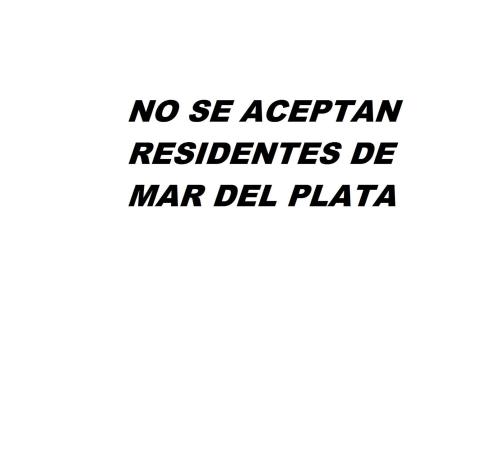a sign that reads no se argentinian residents be mar del plaza at Colon Bigua a 1 cuadra Plaza Colon in Mar del Plata