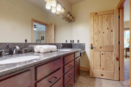 a bathroom with two sinks and a large mirror at Serenity at Northwoods in Truckee