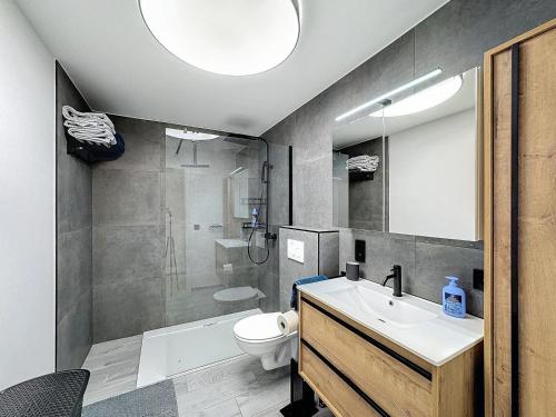 a bathroom with a sink and a toilet and a shower at Residence pascalino in Ans