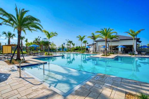 Stunning Home wPrivate Pool, minutes from Disney photo 11