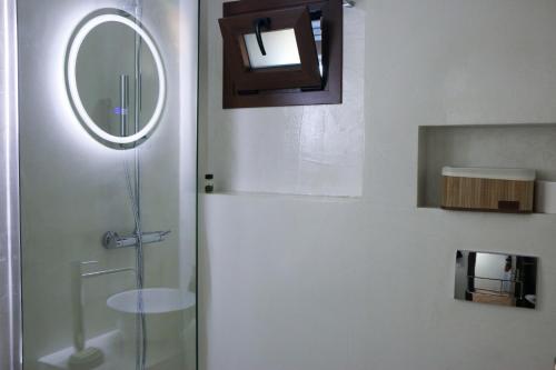 Bilik mandi di Pari House