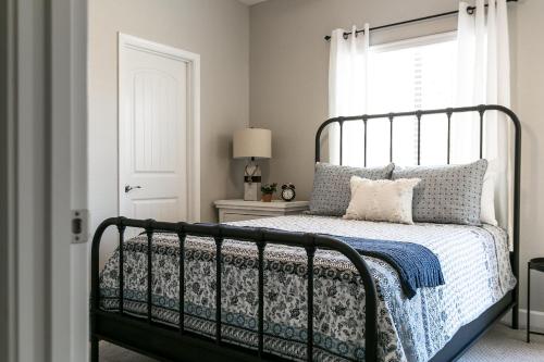 Una cama o camas en una habitación de Mesa Palms Ferro