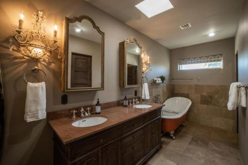 a bathroom with two sinks and a bath tub and a tub at North Scottsdale on 70th in Carefree