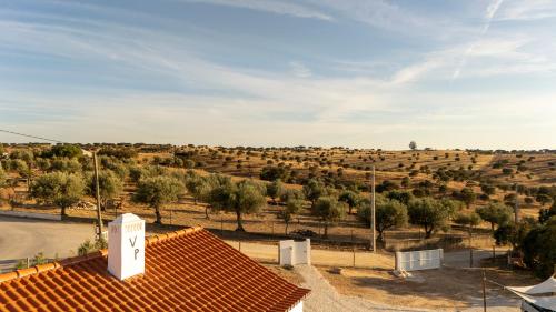a view of a field from the roof of a house at Vagar do Pastor in Alandroal
