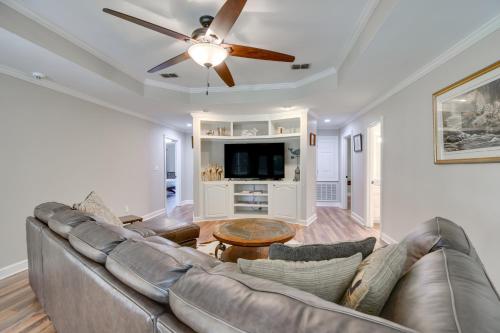 Afbeelding uit fotogalerij van Peaceful Fairhope Cottage with Covered Patio! in Fairhope