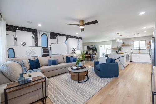 a living room with a couch and a kitchen at Tempe Wesleyan in Tempe