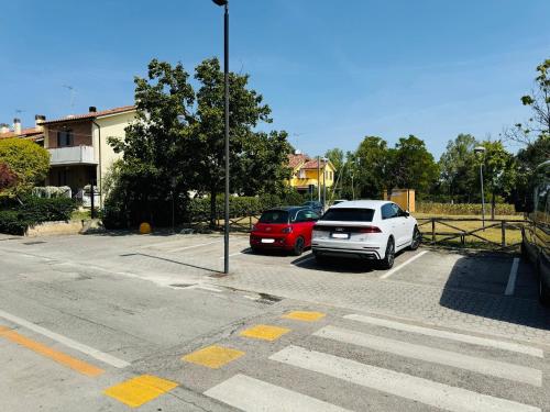 two cars are parked in a parking lot at Relais Verde Casa in Trecastelli