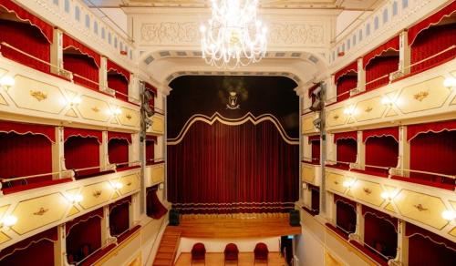a view of an auditorium of a theatre at Relais Verde Casa in Trecastelli