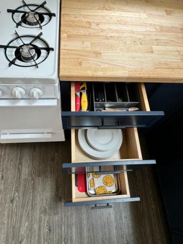 Una cocina o zona de cocina en BlueWater BaseCamp