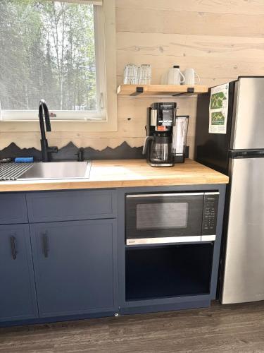 Una cocina o zona de cocina en BlueWater BaseCamp