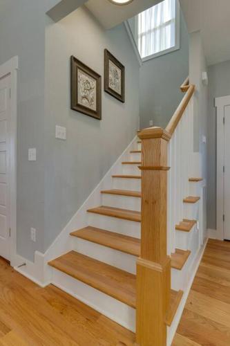 Foto dalla galleria di 3 Bedroom Home- HUGE yard for pets 4 miles to Broadway a Nashville