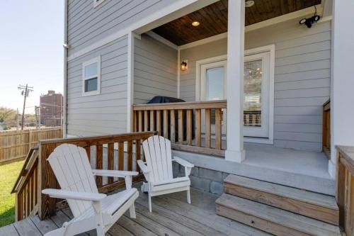 Balcone o terrazza di 3 Bedroom Home- HUGE yard for pets 4 miles to Broadway