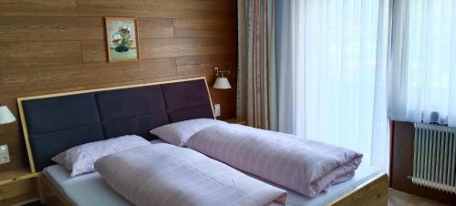 Ένα ή περισσότερα κρεβάτια σε δωμάτιο στο Haus Krößbacher