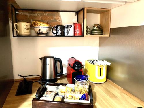 Kemudahan buat kopi dan teh di I Della