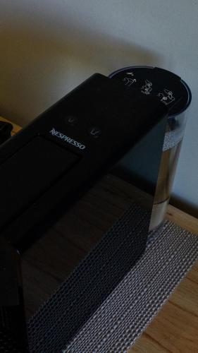 a black router sitting on top of a floor at Casa de Huéspedes La Azul in Los Árboles