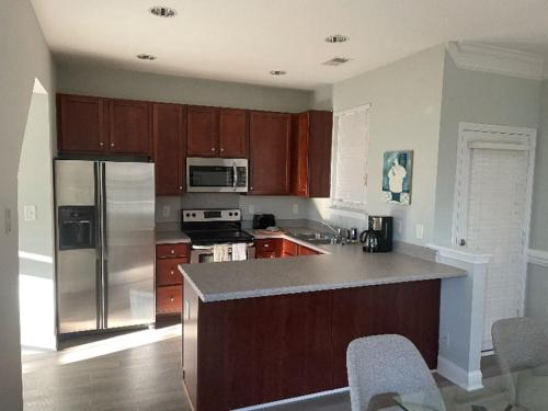 Η κουζίνα ή μικρή κουζίνα στο Cozy Corner Townhome
