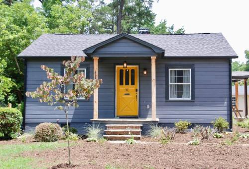 Gallery image of Charming Urban Retreat - Cozy Cottage in Charlotte in Charlotte